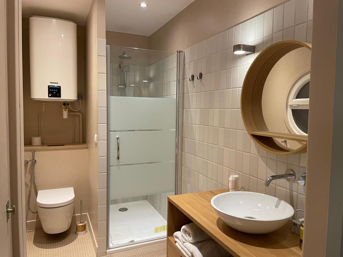 Vue Sur Rade Elegant Vaste Climatise Etage Eleve Ascenseur Proche Parking Et Toutes Commodites Au Coeur Du Historique * Toulon
