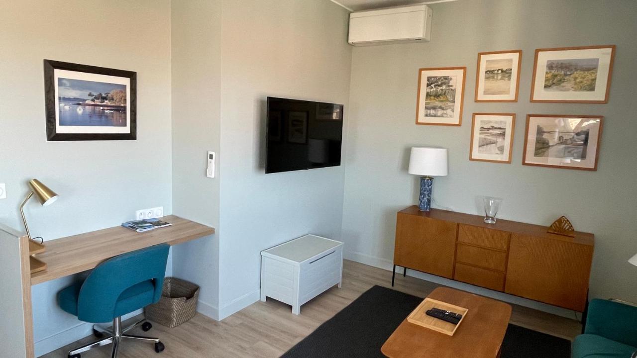 Vue Sur Rade Elegant Vaste Climatise Etage Eleve Ascenseur Proche Parking Et Toutes Commodites Au Coeur Du Historique * Toulon
