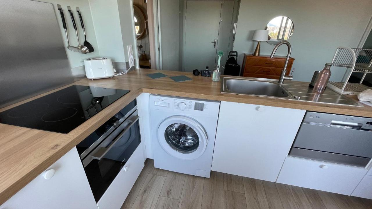 Vue Sur Rade: élégant Climatisé Au Cœur De Historique Apartment