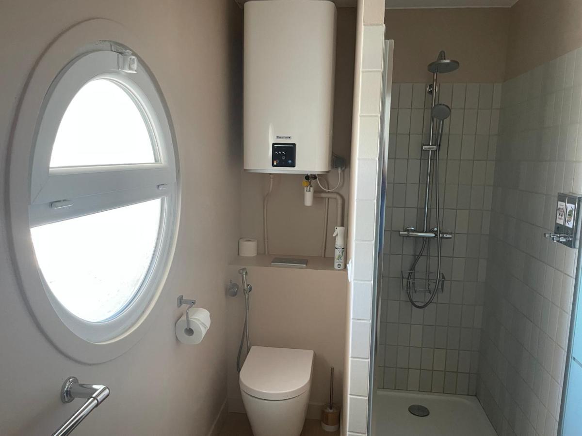 Vue Sur Rade Elegant Vaste Climatise Etage Eleve Ascenseur Proche Parking Et Toutes Commodites Au Coeur Du Historique Appartement Toulon